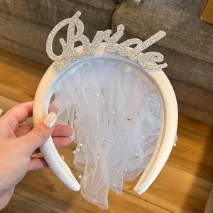 ⭐️2/$5 White Bride Headband with Veil